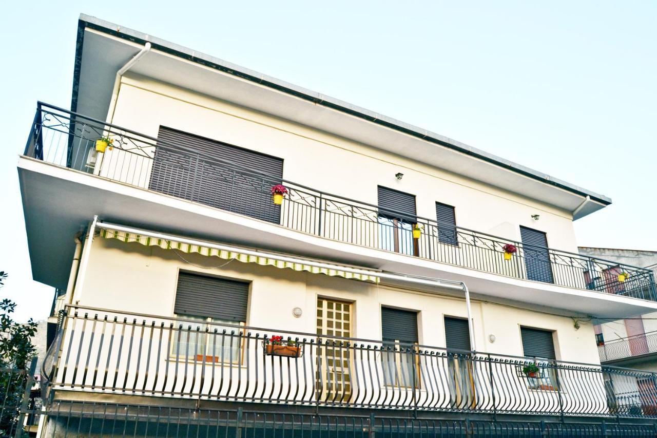 B&B Civico 115 Gaggi Bagian luar foto