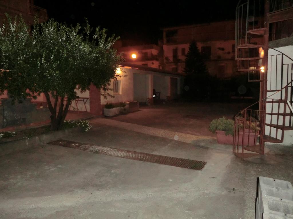 B&B Civico 115 Gaggi Bagian luar foto
